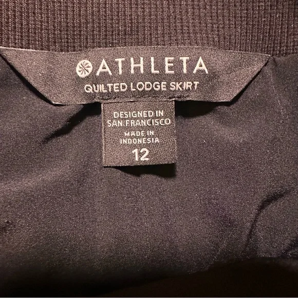 Athleta Black Quilted Puffer lodge Mini Skirt Size 12 - Picture 3 of 3